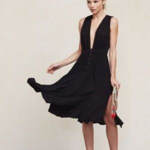 Reformation Deep Plunge Sleeveless Maggie dress Midi Black Size 0